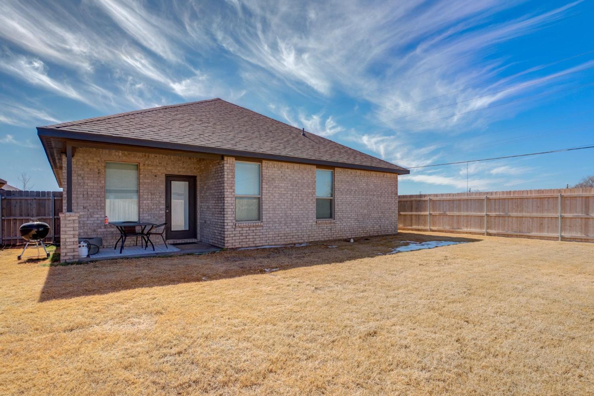 Entire House~ Spacious~ Prime Location~ Backyard Villa Lubbock Exterior photo