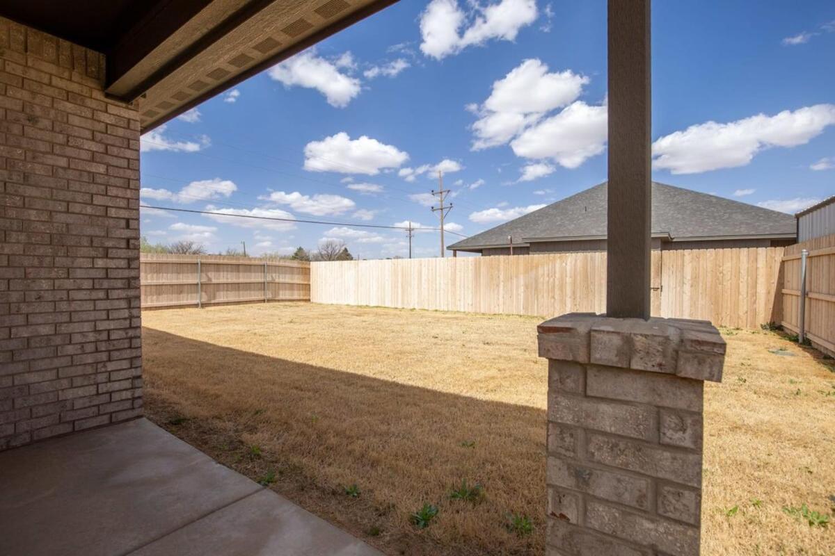 Entire House~ Spacious~ Prime Location~ Backyard Villa Lubbock Exterior photo