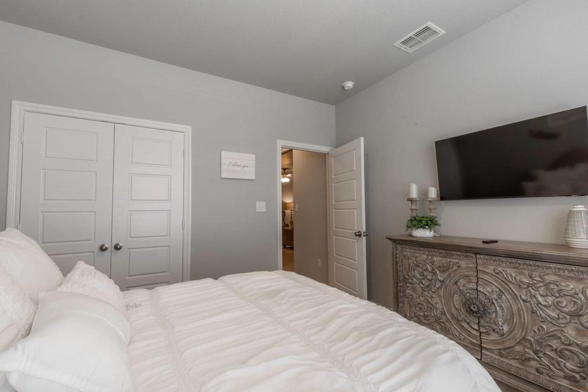 Entire House~ Spacious~ Prime Location~ Backyard Lubbock Exterior photo