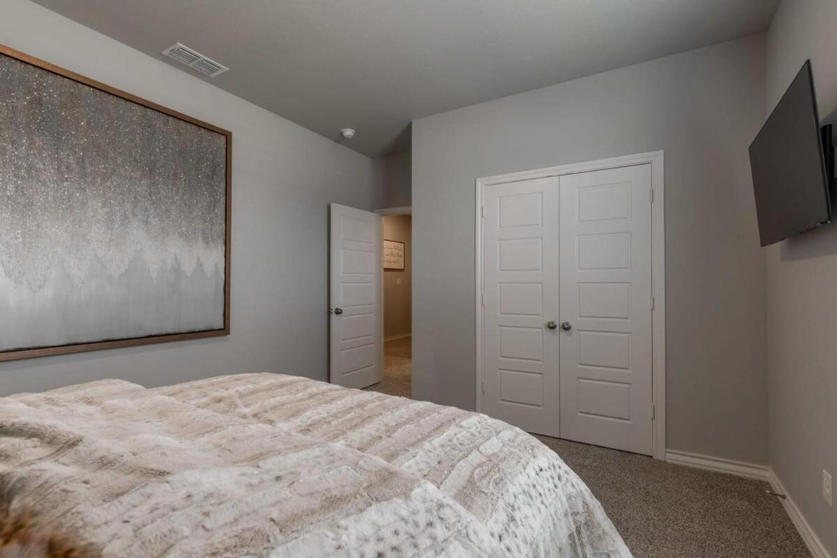 Entire House~ Spacious~ Prime Location~ Backyard Lubbock Exterior photo