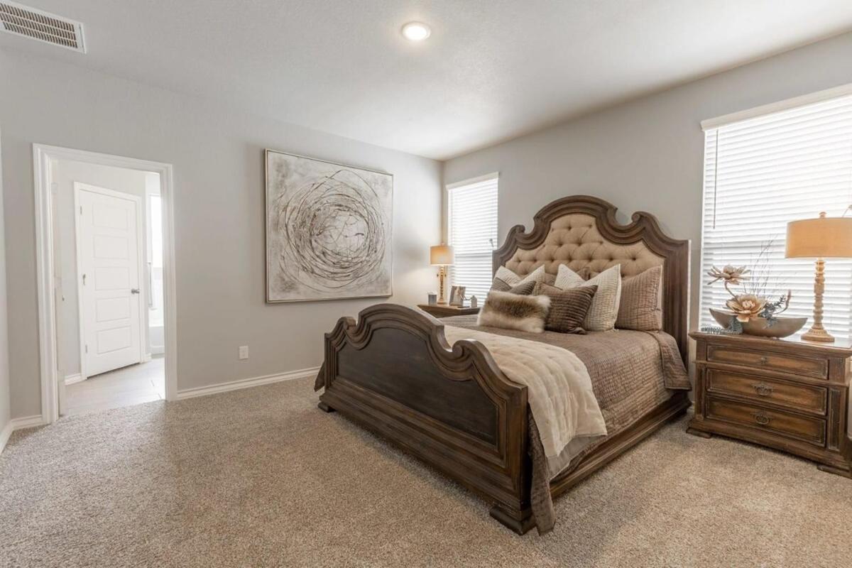 Entire House~ Spacious~ Prime Location~ Backyard Lubbock Exterior photo