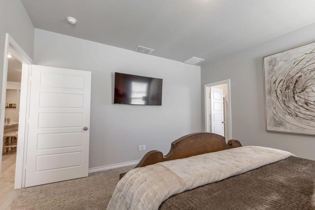 Entire House~ Spacious~ Prime Location~ Backyard Lubbock Exterior photo